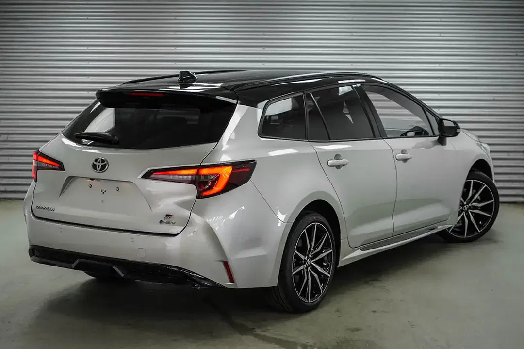 Toyota Corolla Hybrid GR Sport - Thumbnail 3