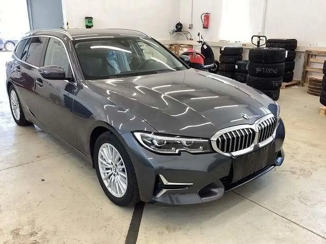 BMW 320 Touring Luxury Line - Thumbnail 2