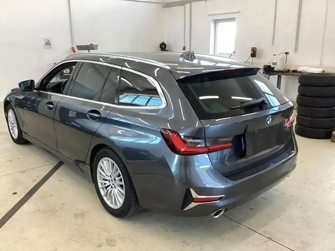 BMW 320 Touring Luxury Line - Thumbnail 3