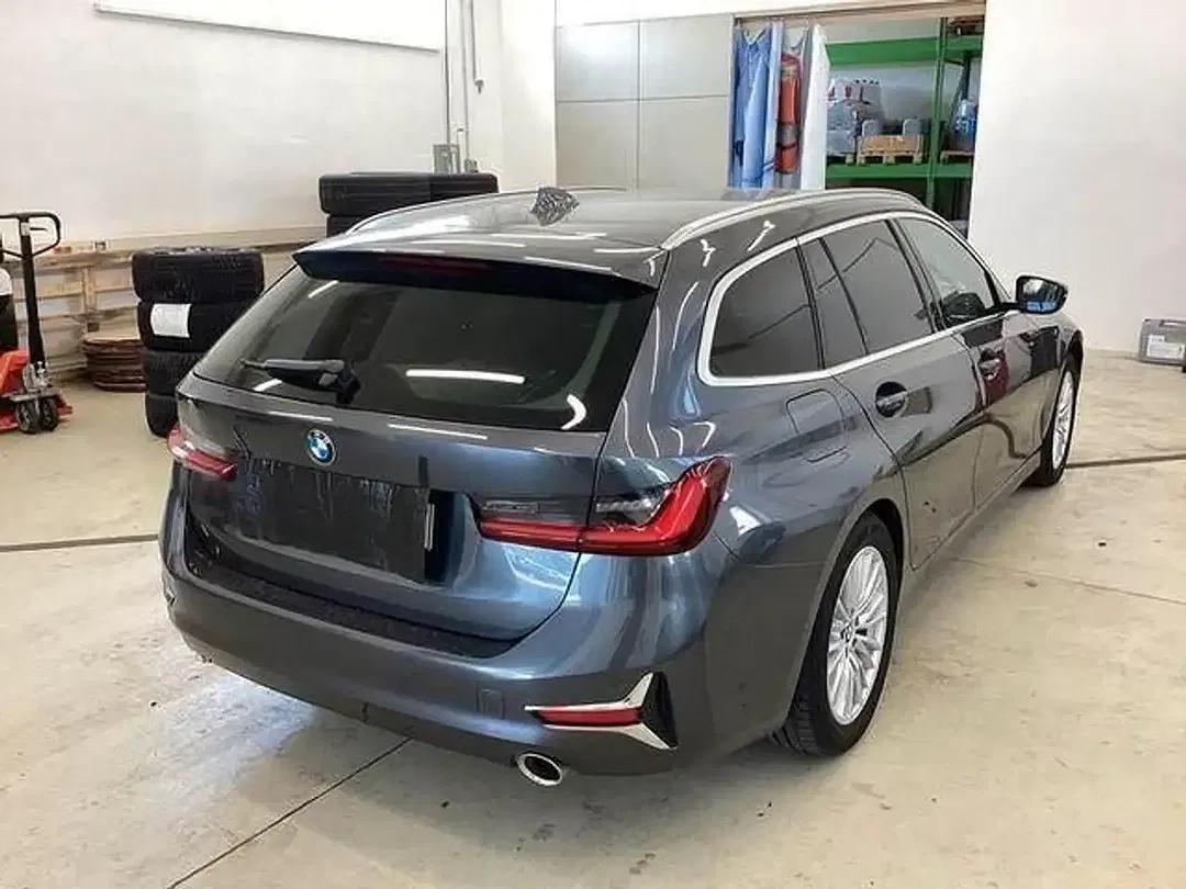 BMW 320 Touring Luxury Line - Thumbnail 4