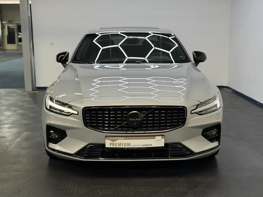 Volvo S60 AWD Ultimate Dark - Thumbnail 3