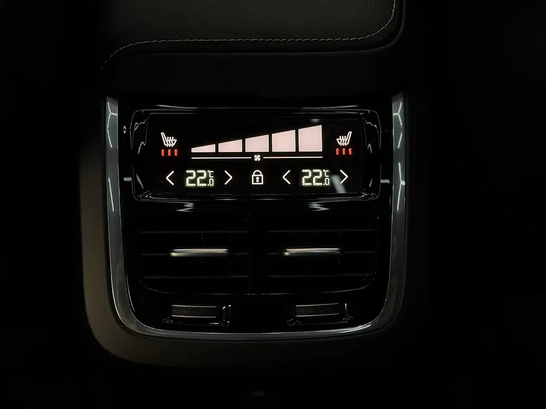 Volvo S60 AWD Ultimate Dark - Thumbnail 31