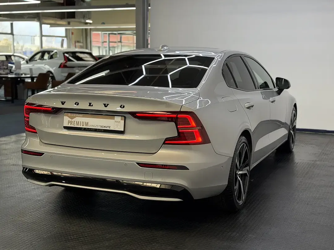 Volvo S60 AWD Ultimate Dark - Thumbnail 4