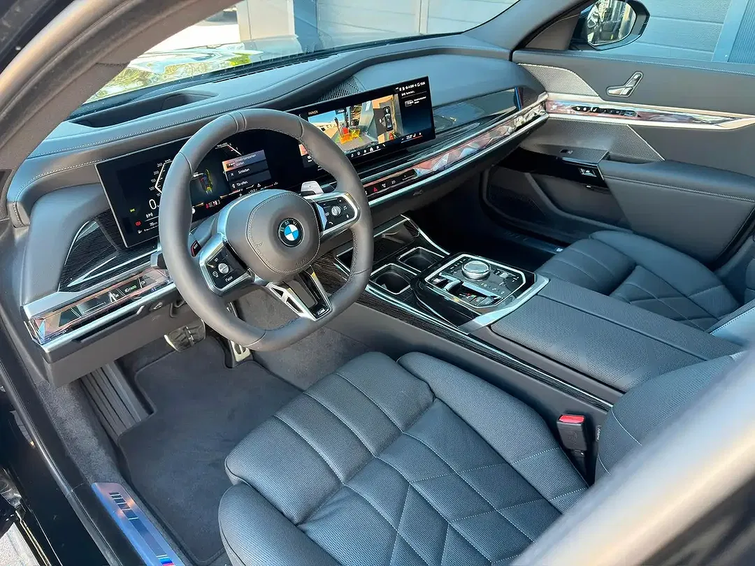 BMW 740 xDrive M Sport Pro - Thumbnail 18