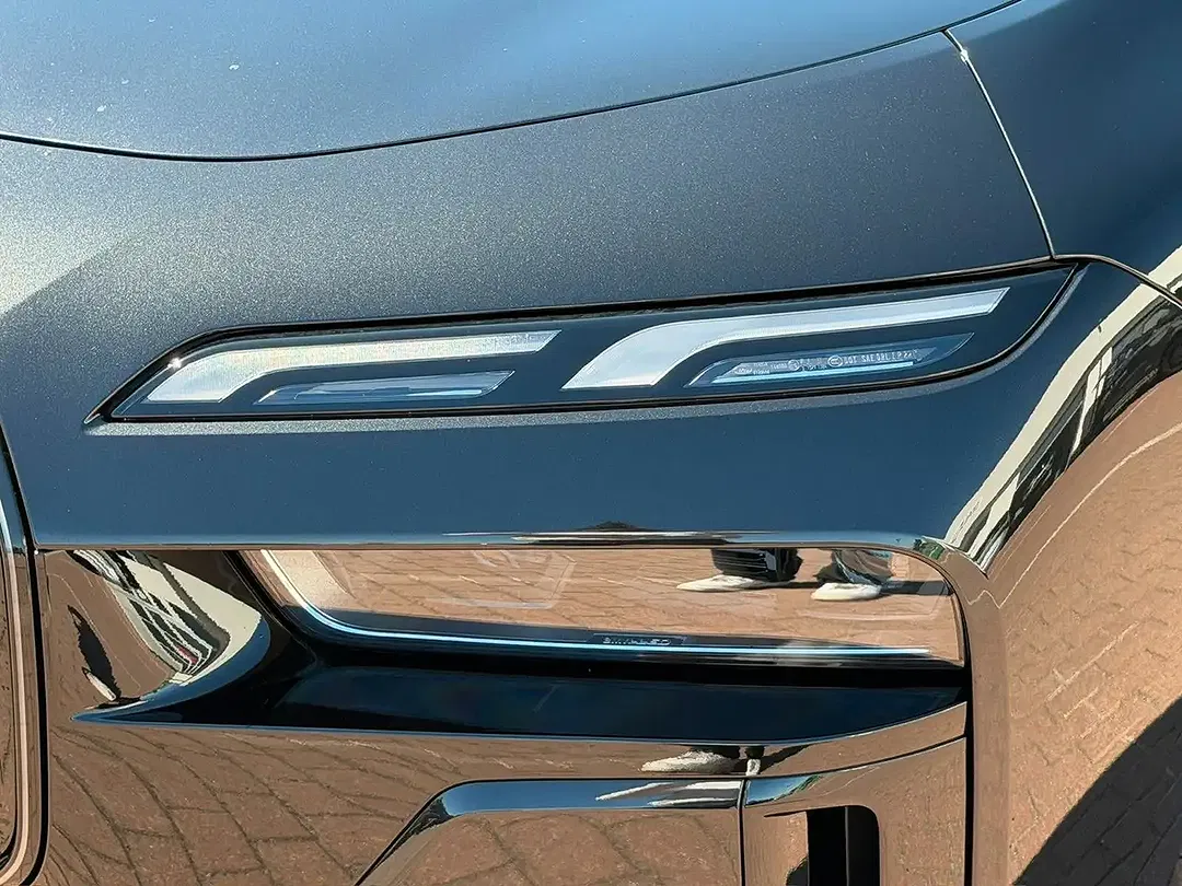 BMW 740 xDrive M Sport Pro - Thumbnail 23