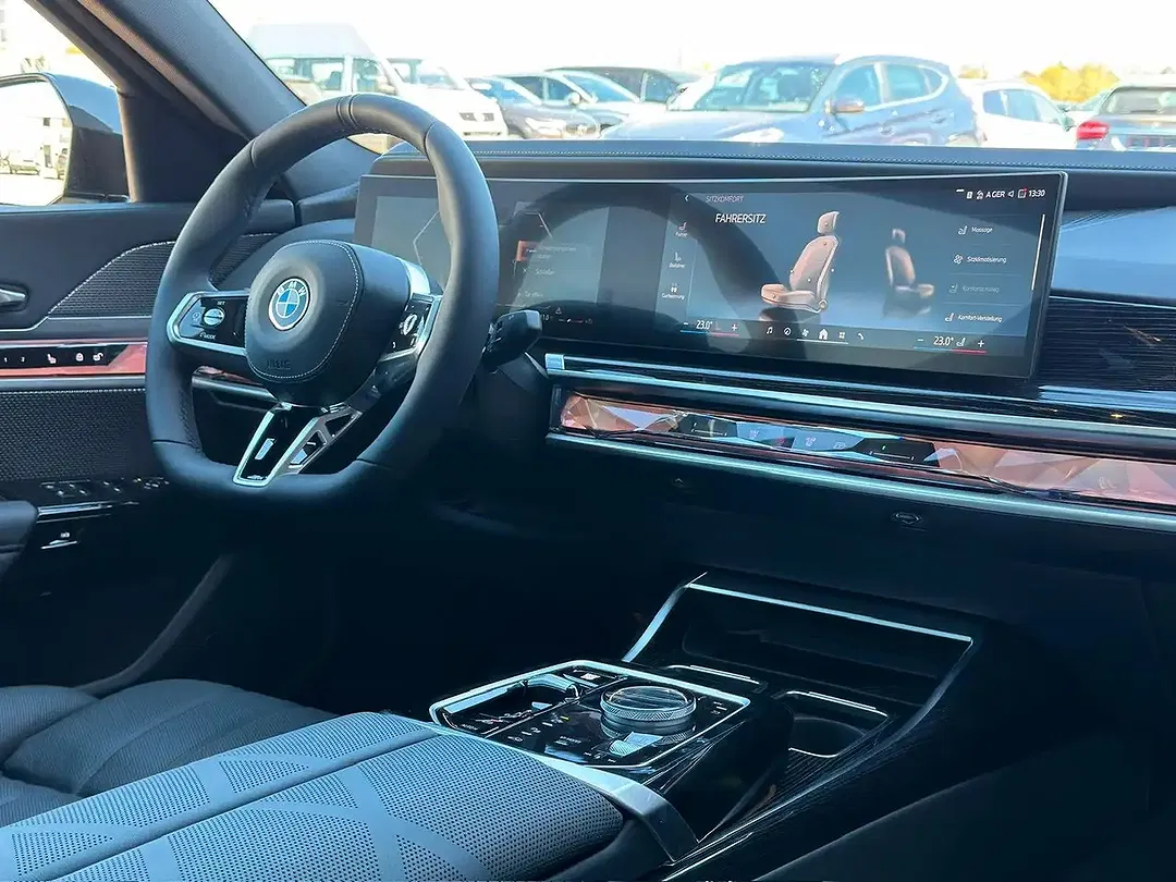 BMW 740 xDrive M Sport Pro - Thumbnail 25