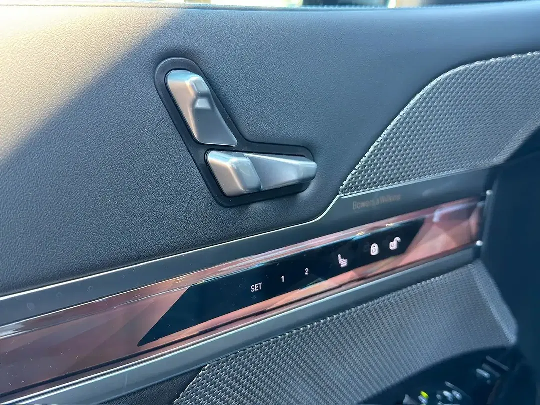 BMW 740 xDrive M Sport Pro - Thumbnail 27