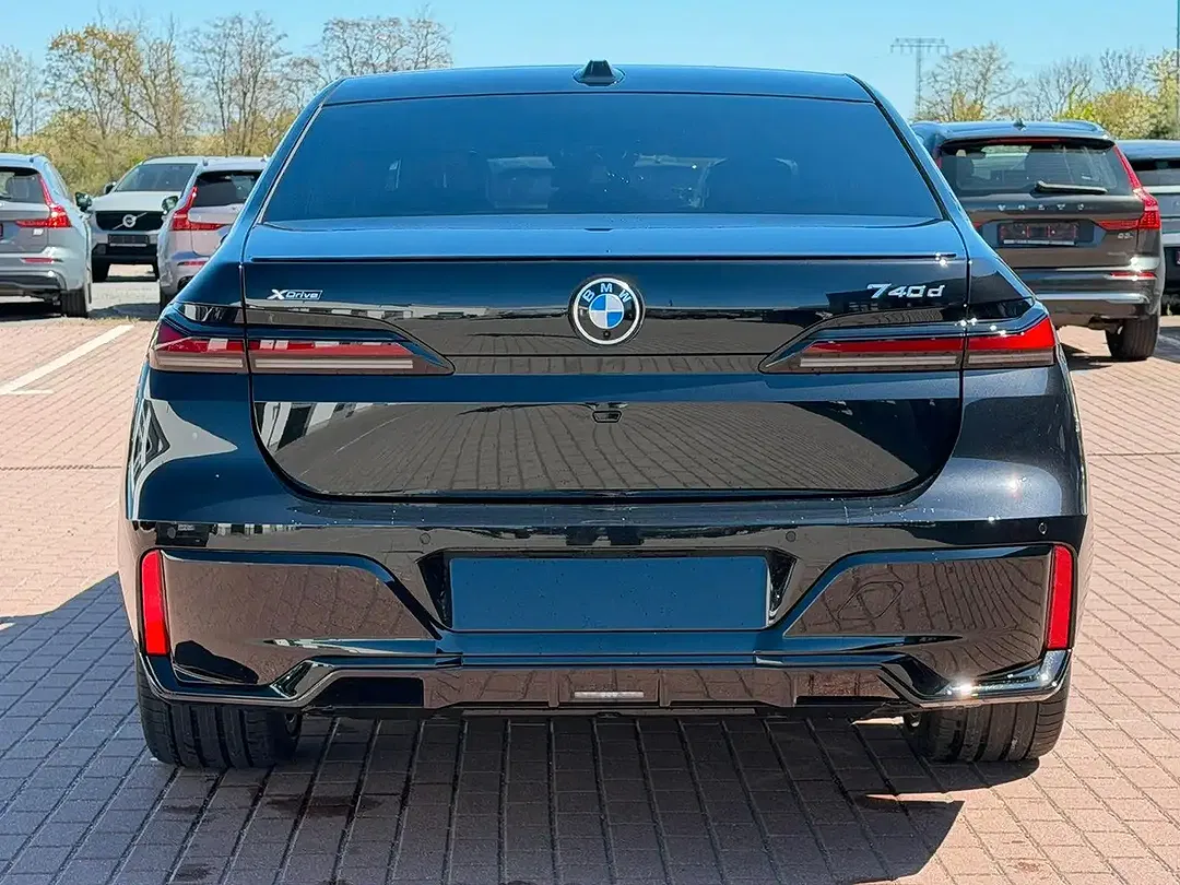 BMW 740 xDrive M Sport Pro - Thumbnail 3