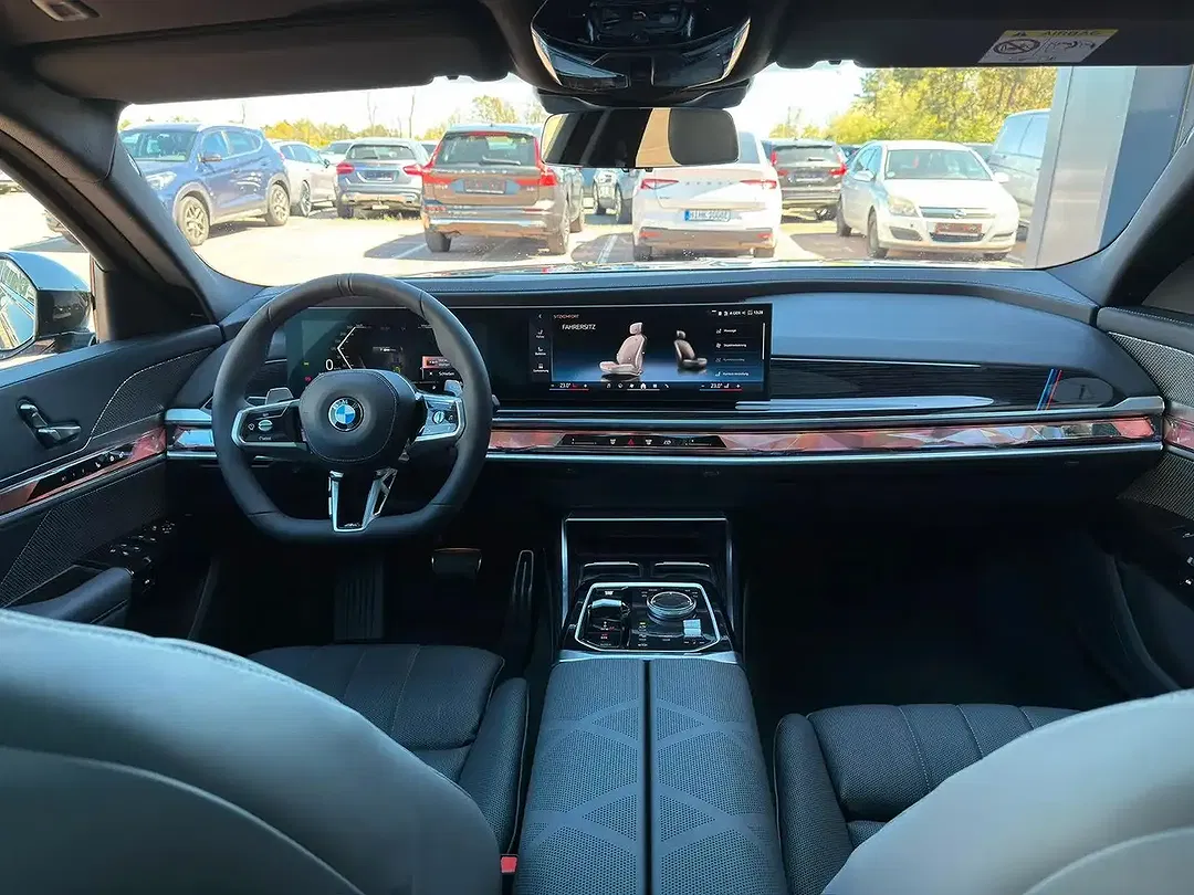 BMW 740 xDrive M Sport Pro - Thumbnail 36