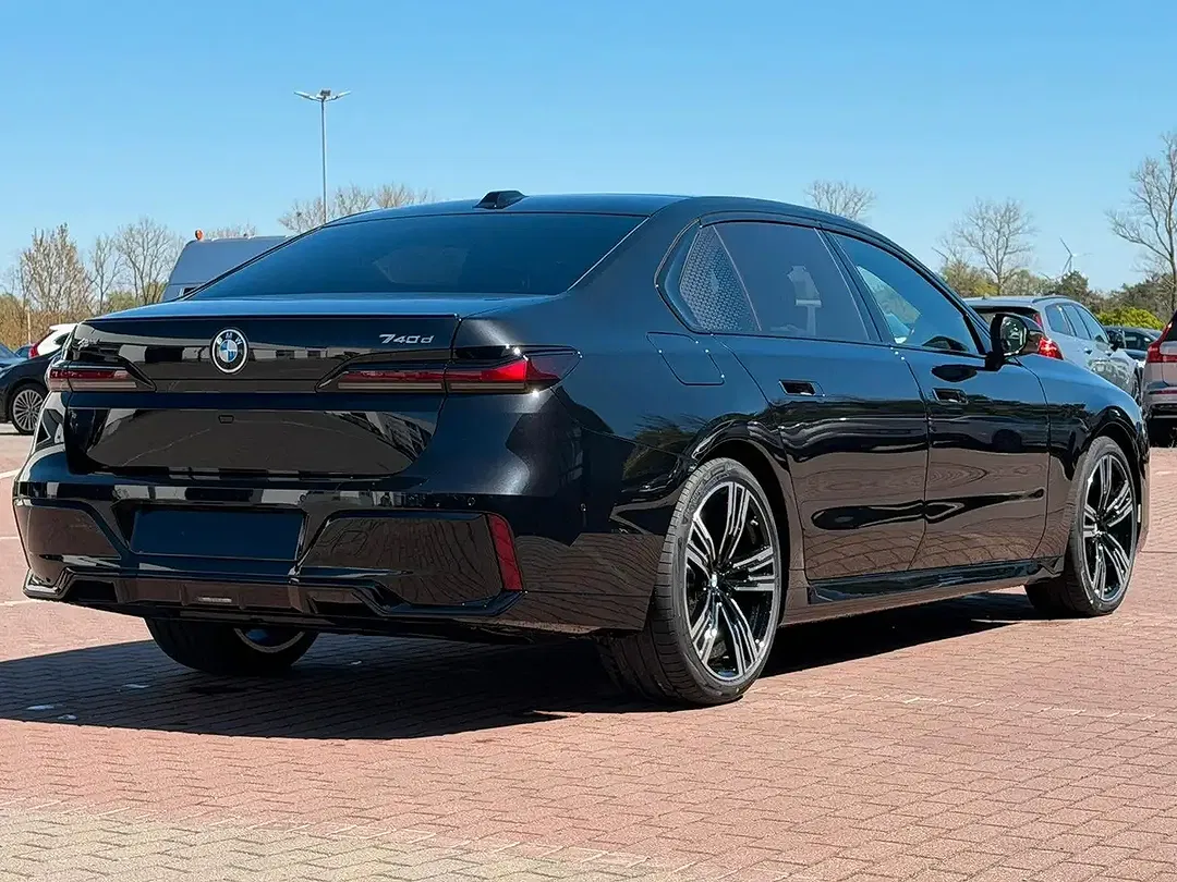 BMW 740 xDrive M Sport Pro - Thumbnail 4