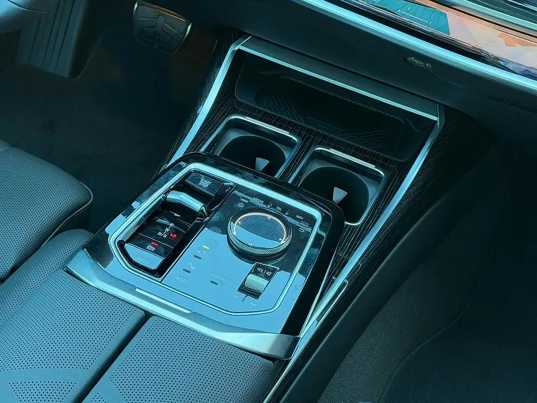 BMW 740 xDrive M Sport Pro - Thumbnail 42