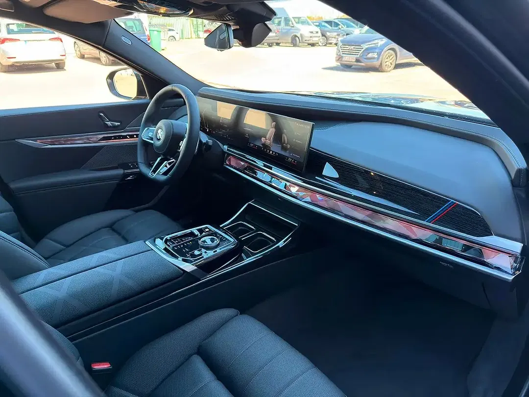 BMW 740 xDrive M Sport Pro - Thumbnail 43