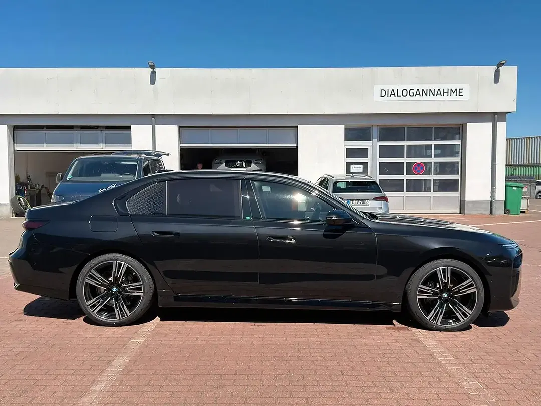 BMW 740 xDrive M Sport Pro - Thumbnail 5