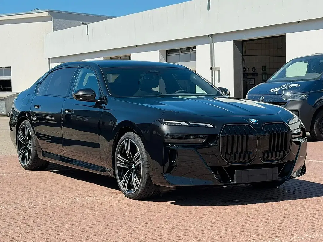BMW 740 xDrive M Sport Pro - Thumbnail 6