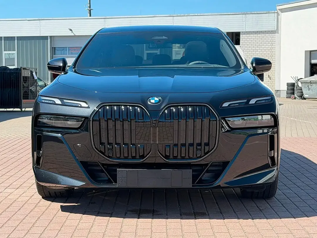 BMW 740 xDrive M Sport Pro - Thumbnail 7