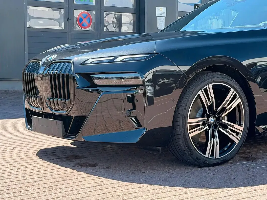 BMW 740 xDrive M Sport Pro - Thumbnail 8