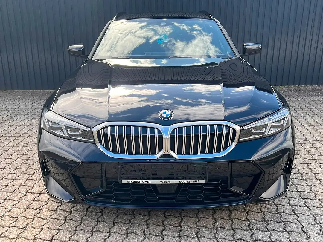 BMW 330 xDrive Touring M Sport - Thumbnail 3