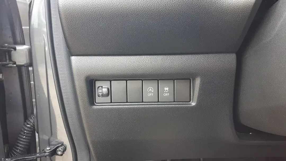 Suzuki Swift Hybrid 1.2 AllGrip Comfort - Thumbnail 8