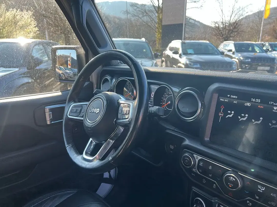 Jeep Wrangler Sahara - Thumbnail 11