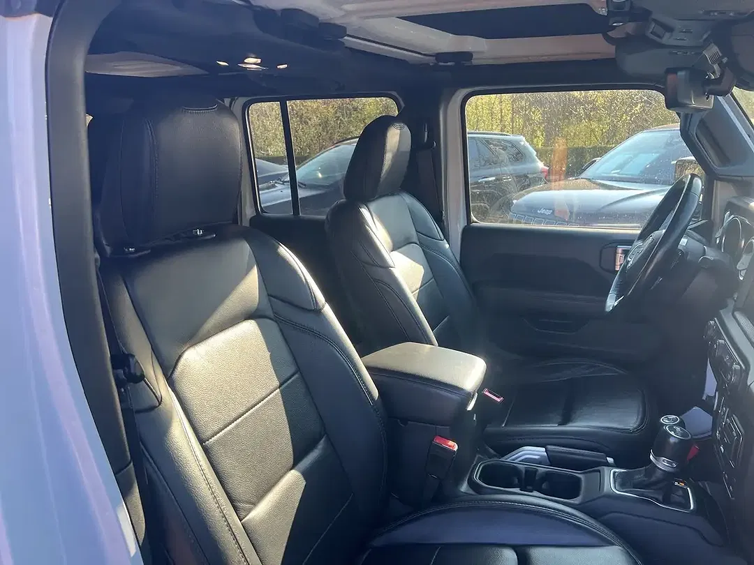 Jeep Wrangler Sahara - Thumbnail 6