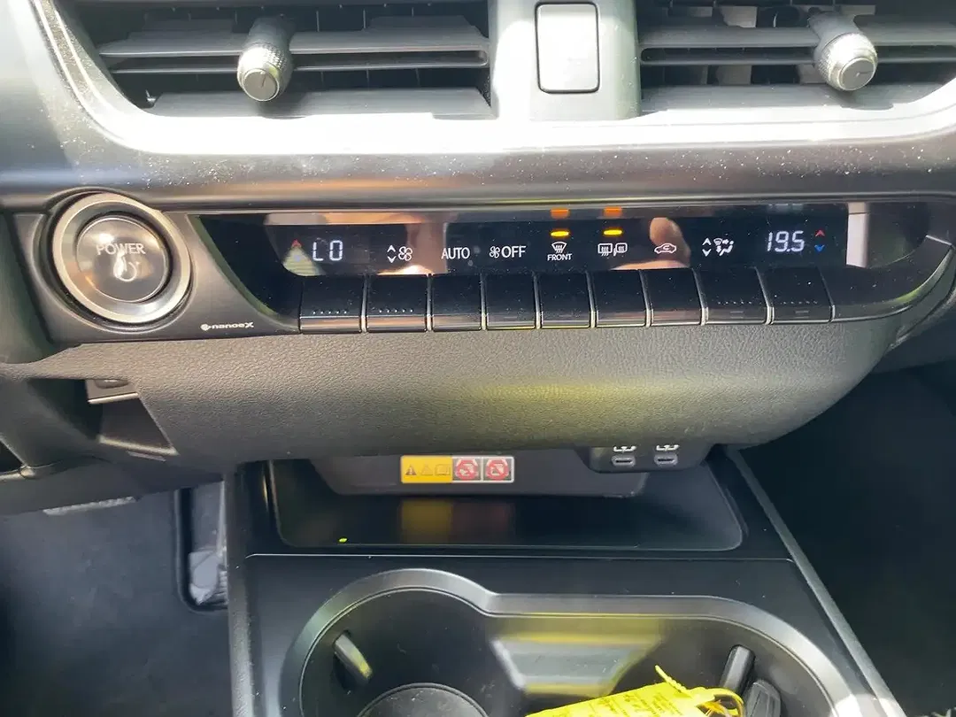 Lexus UX 250h Style Edition - Thumbnail 14