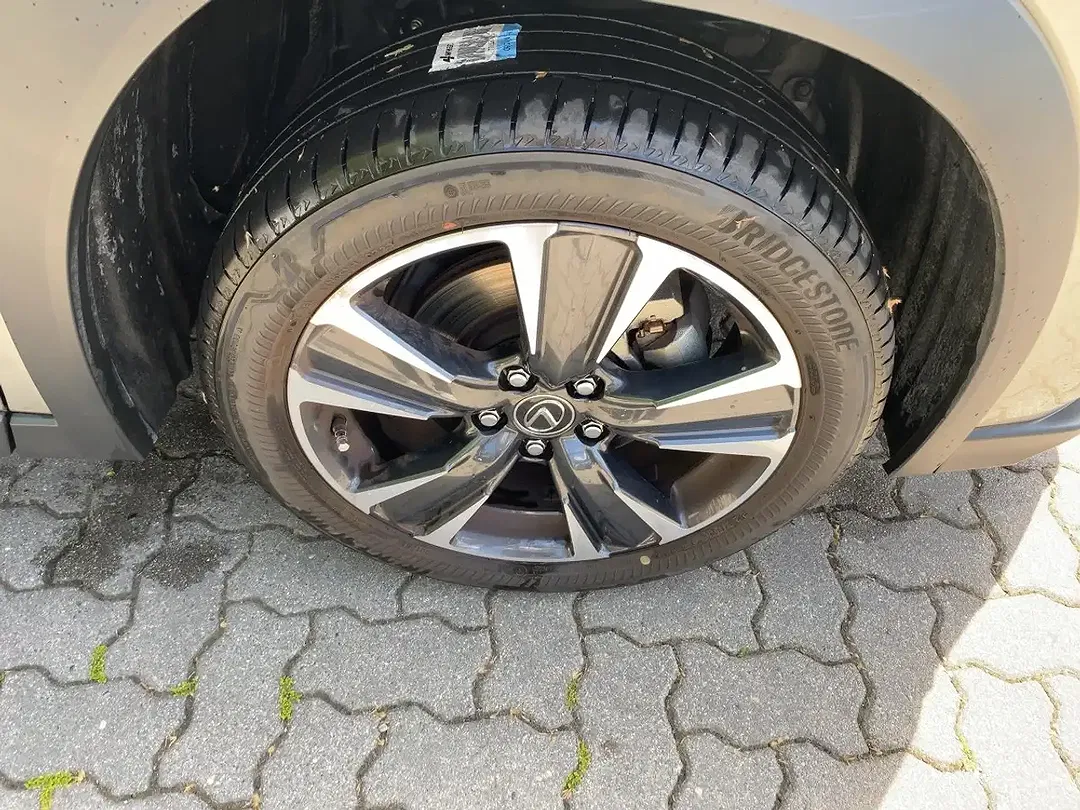 Lexus UX 250h Style Edition - Thumbnail 6