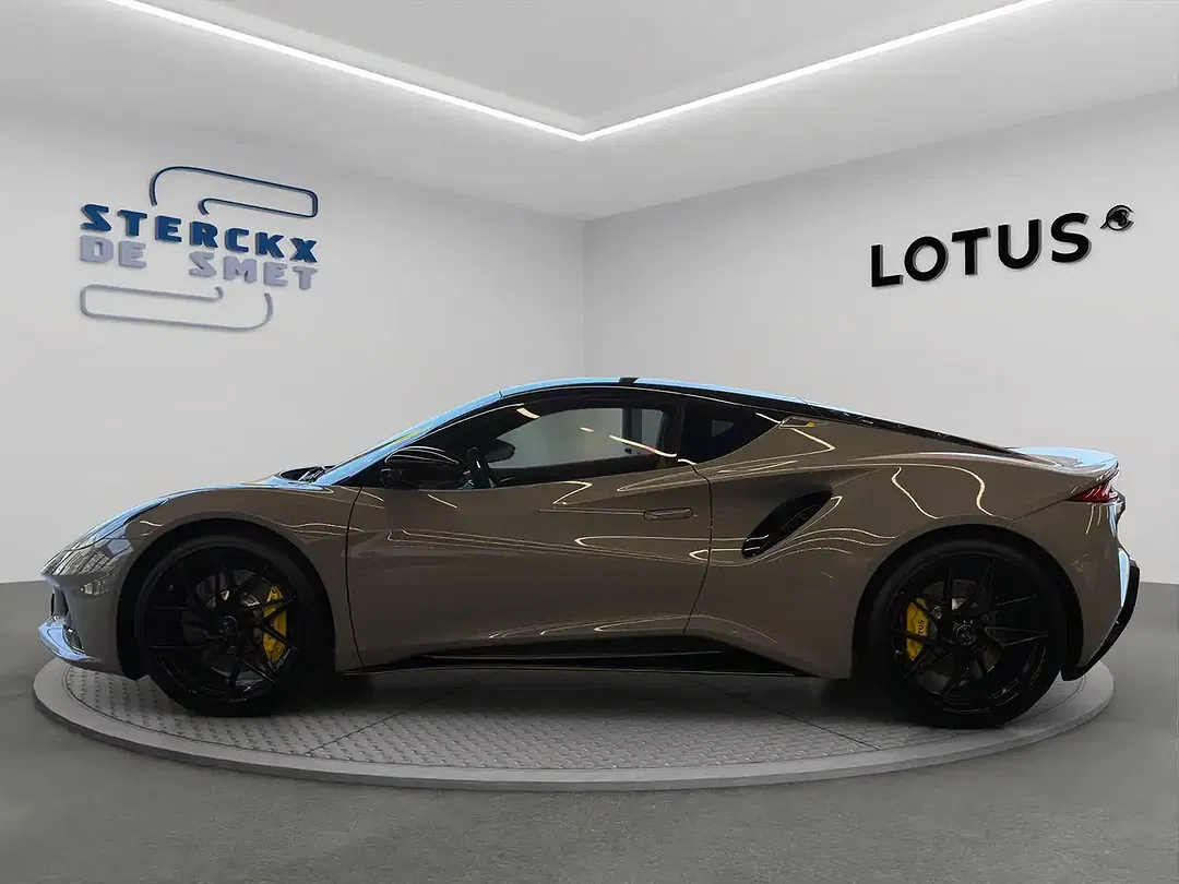 Lotus Emira V6 - Thumbnail 4