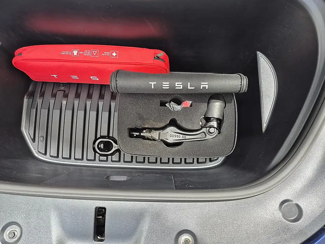 Tesla Model Y AWD Long Range - Thumbnail 10
