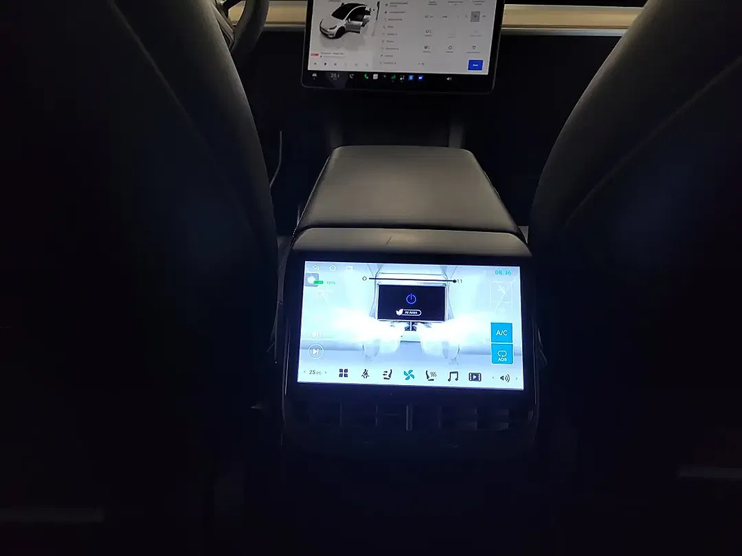 Tesla Model Y AWD Long Range - Thumbnail 11