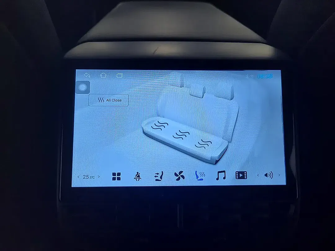Tesla Model Y AWD Long Range - Thumbnail 13