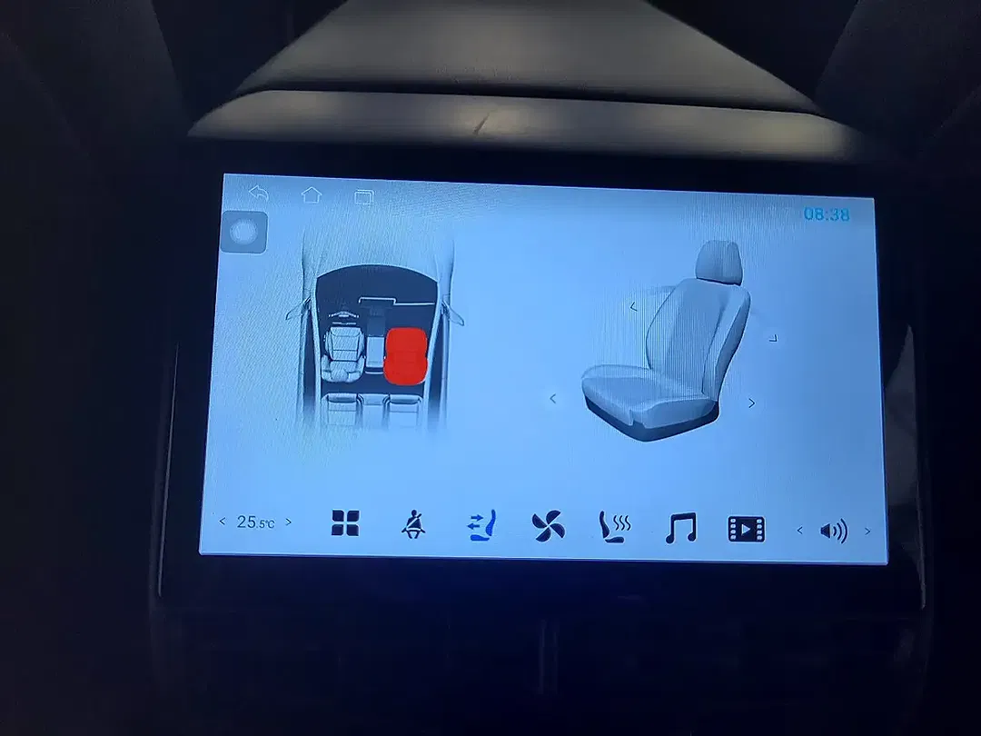 Tesla Model Y AWD Long Range - Thumbnail 14
