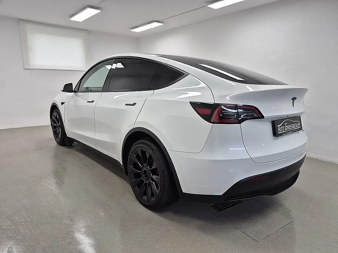 Tesla Model Y AWD Long Range - Thumbnail 3