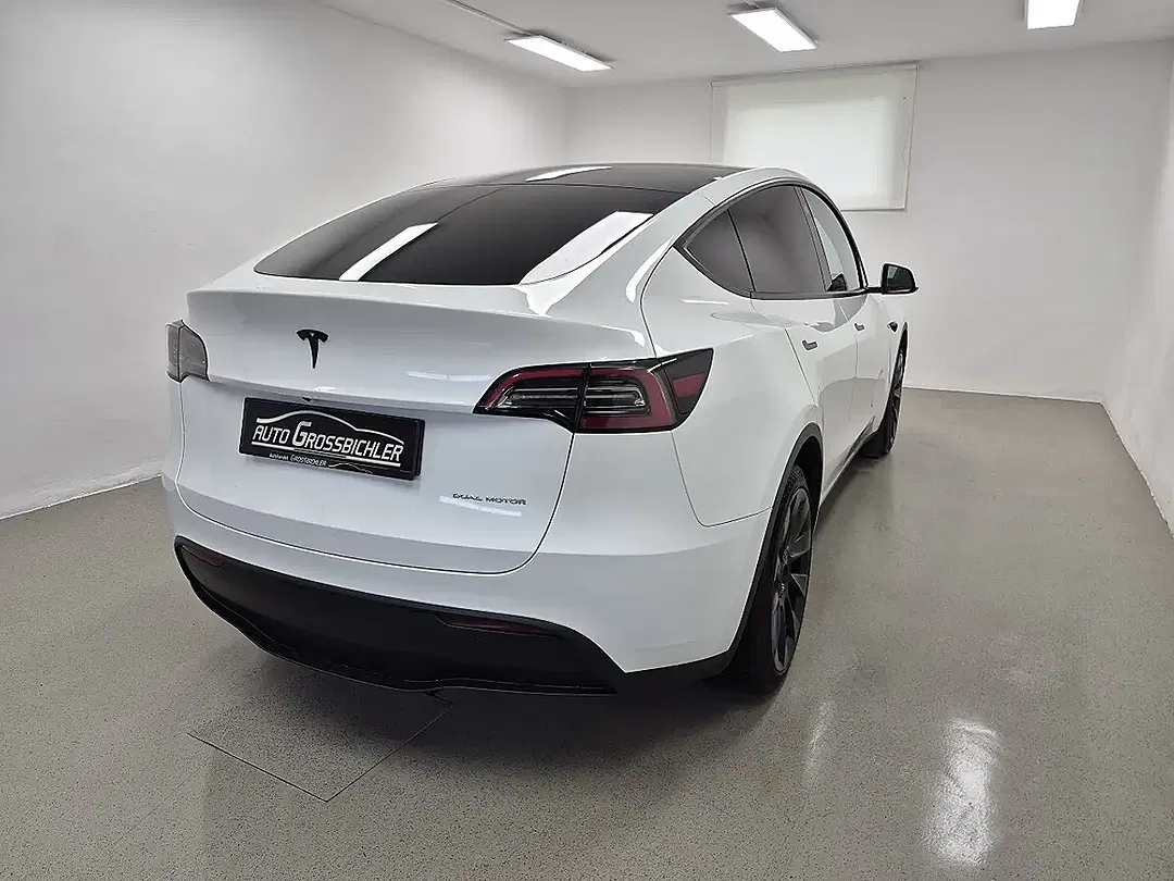 Tesla Model Y AWD Long Range - Thumbnail 4