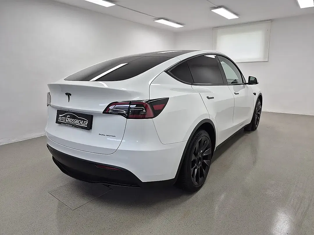 Tesla Model Y AWD Long Range - Thumbnail 5