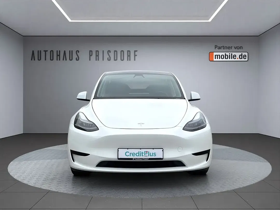 Tesla Model Y RWD - foto 1