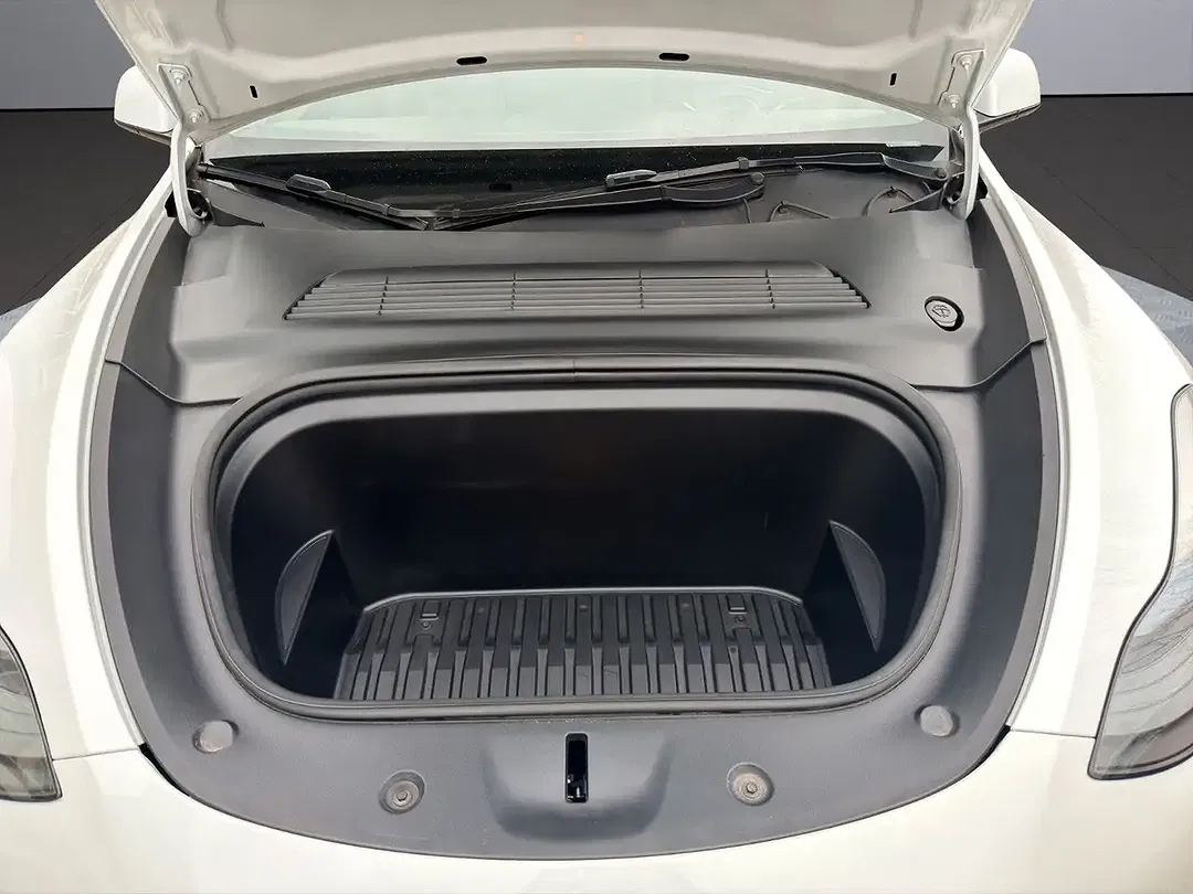 Tesla Model Y RWD - Thumbnail 10