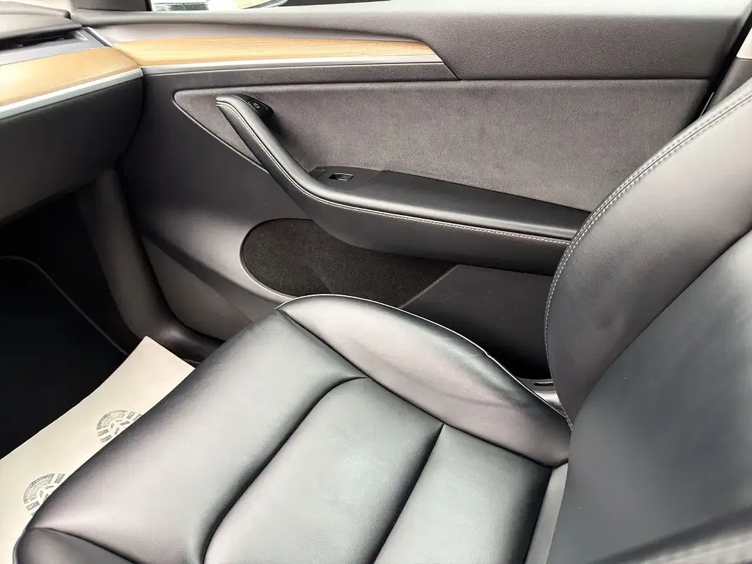 Tesla Model Y RWD - Thumbnail 12