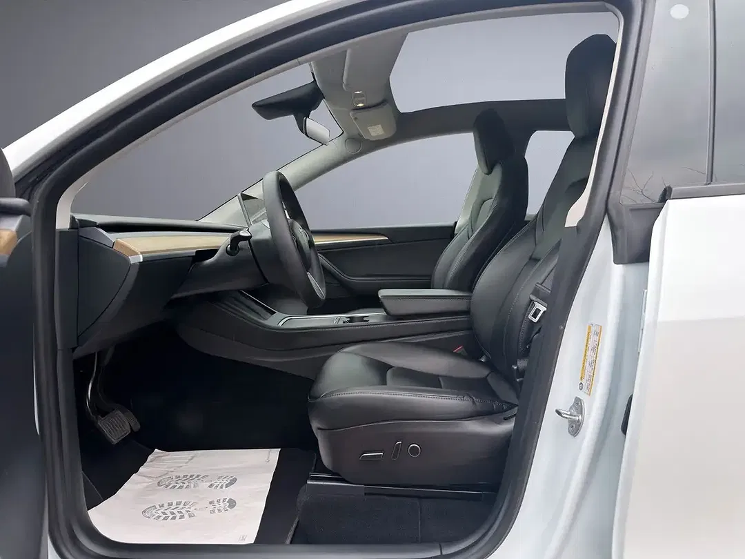 Tesla Model Y RWD - Thumbnail 13