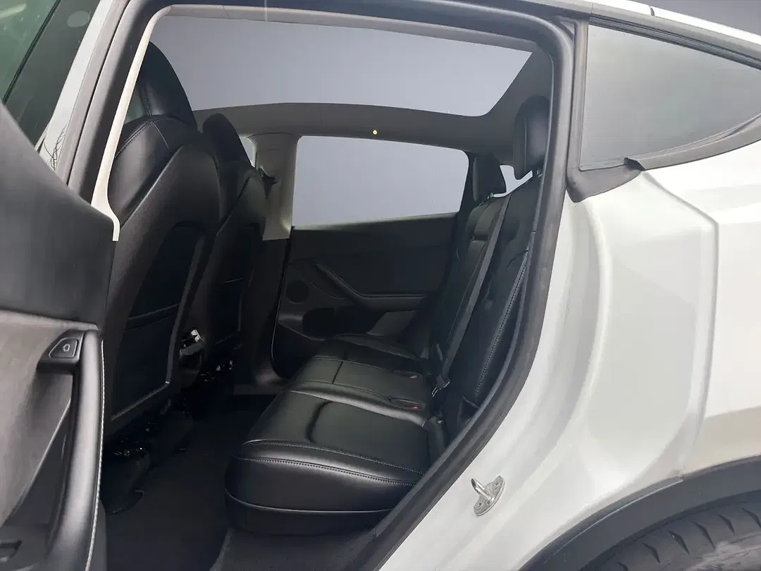 Tesla Model Y RWD - Thumbnail 14