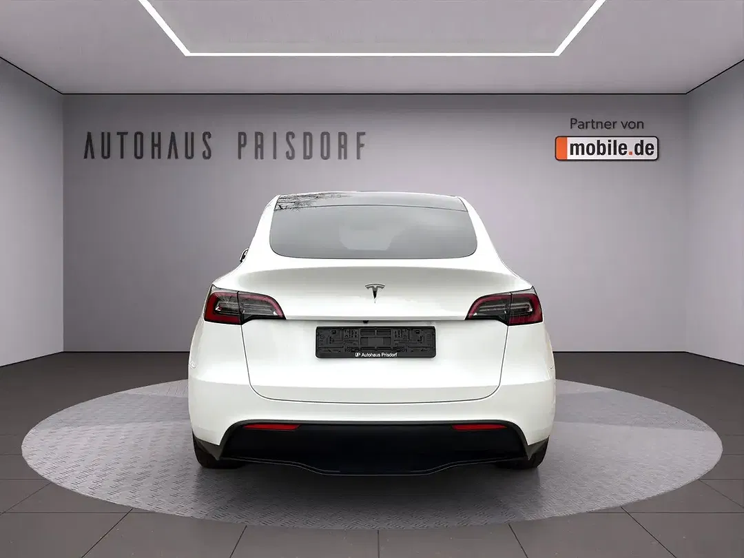 Tesla Model Y RWD - Thumbnail 5
