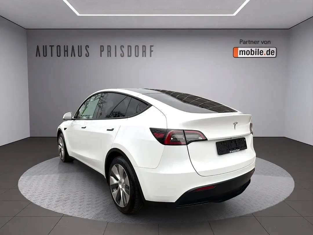 Tesla Model Y RWD - Thumbnail 6