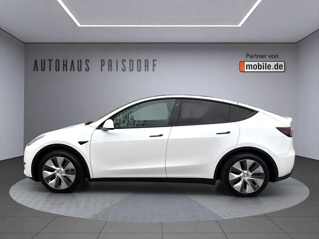 Tesla Model Y RWD - Thumbnail 7