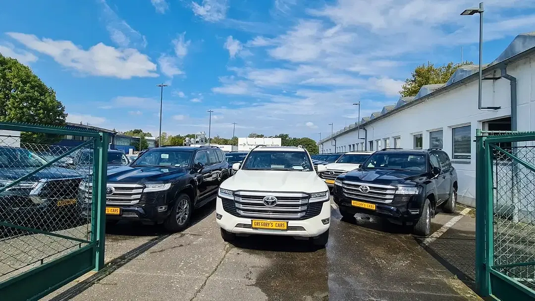 Toyota Land Cruiser Premium - foto 2