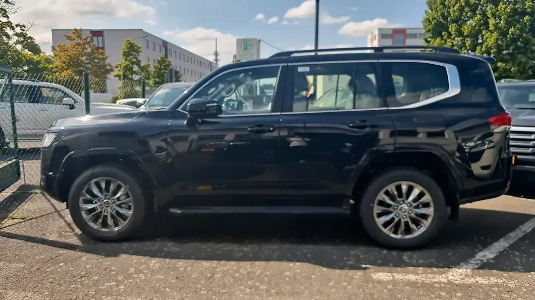 Toyota Land Cruiser Premium - Thumbnail 4