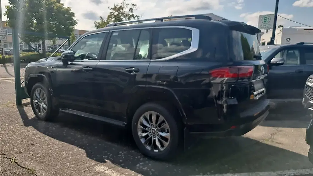 Toyota Land Cruiser Premium - Thumbnail 5