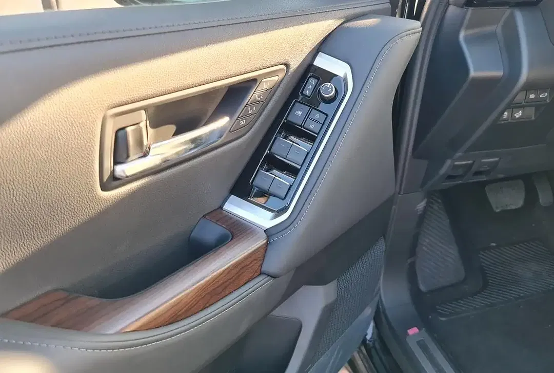 Toyota Land Cruiser Premium - Thumbnail 7