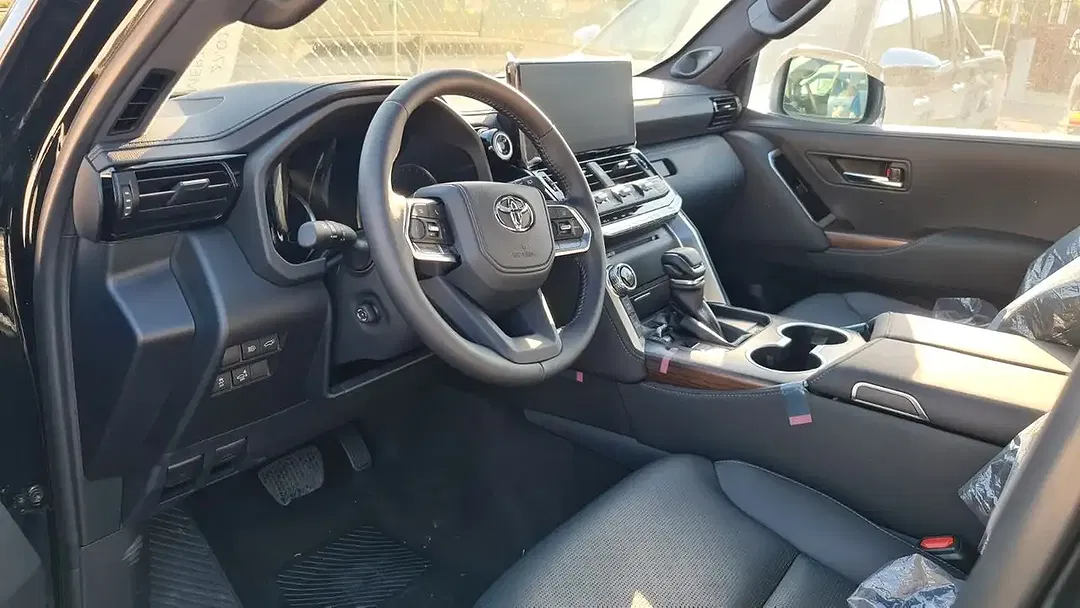 Toyota Land Cruiser Premium - Thumbnail 8