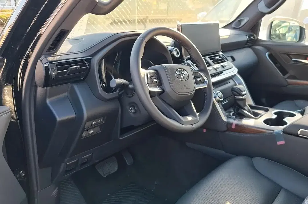 Toyota Land Cruiser Premium - Thumbnail 9