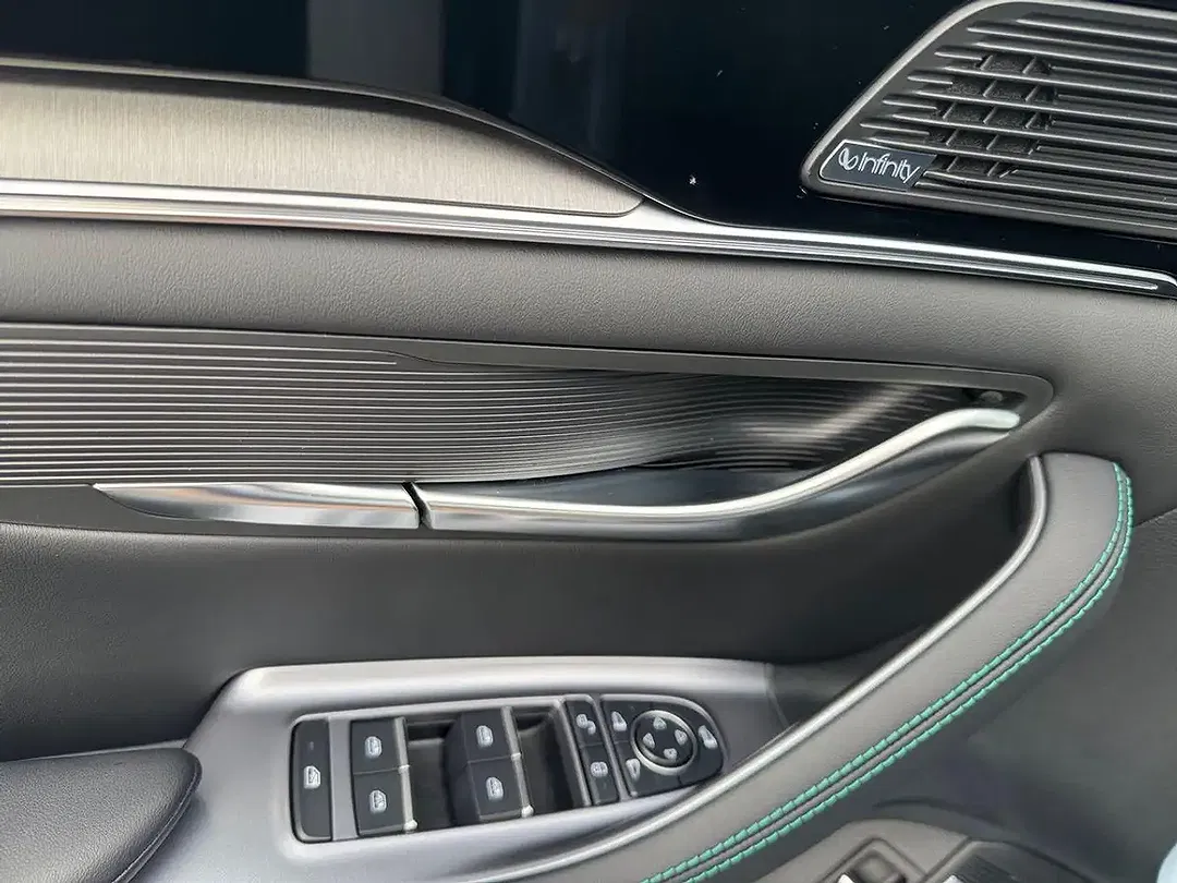 BYD Seal U 1.5 DM-i PHEV Boost - Thumbnail 15