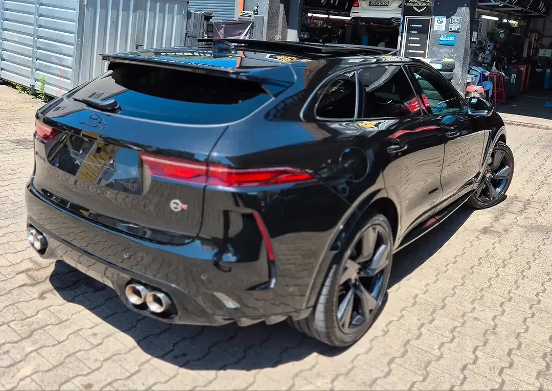 Jaguar F-Pace 5.0 SVR Performance Black Edition - Thumbnail 10